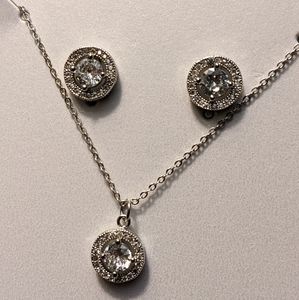 NWOT Sparkling Circular Earring and Necklace Set